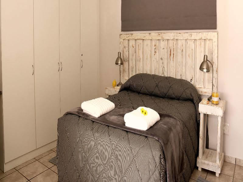 Albatross Guesthouse Langebaan Exterior photo