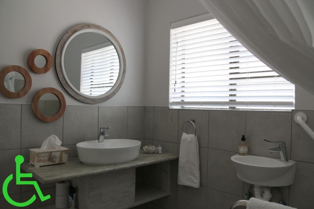 Albatross Guesthouse Langebaan Exterior photo